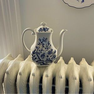 Enoch Wedgwood Tunstall LTD Blue Onion tea or coffee pot